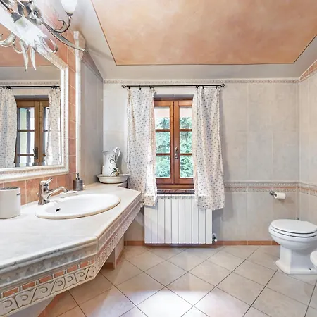 Apartment Tenuta Cerbaiola With Pool, Garden & Parking Borgo a Mozzano